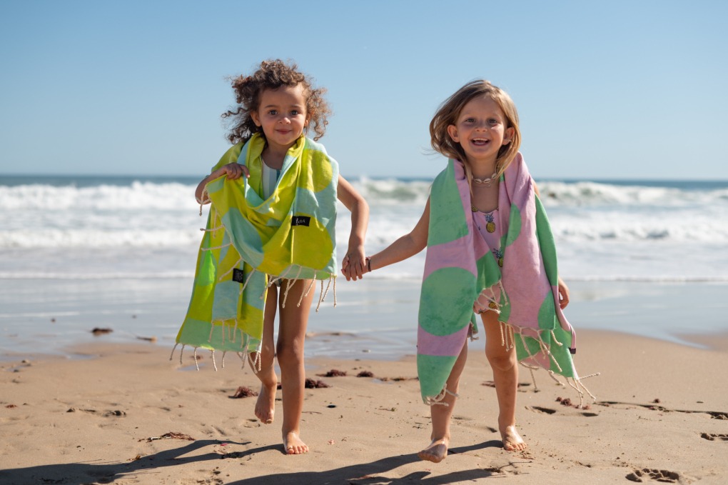 BIG SHELLS_ KIDS BEACH TOWEL 