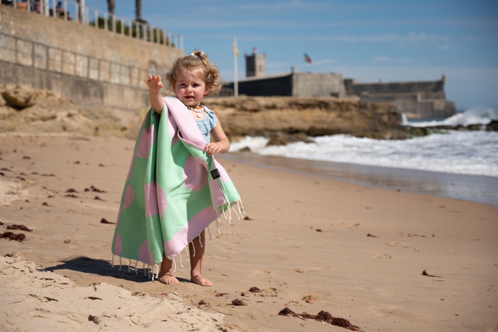 BIG SHELLS PINK_KIDS BEACH TOWEL 