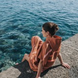 _DSC3282 BEACH TOWEL Sea Strom Poncho Clay&Coral; 1_min