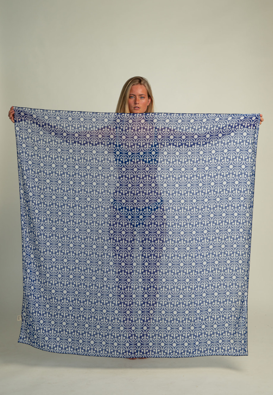 Futah - Flora Azul & Branco Pareo (1)